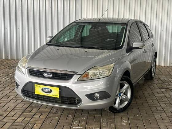 FORD FOCUS 2.0 GLX 16V FLEX 4P AUTOMÁTICO FORD FOCUS 2.0 GLX 16V FLEX 4P AUTOMÁTICO